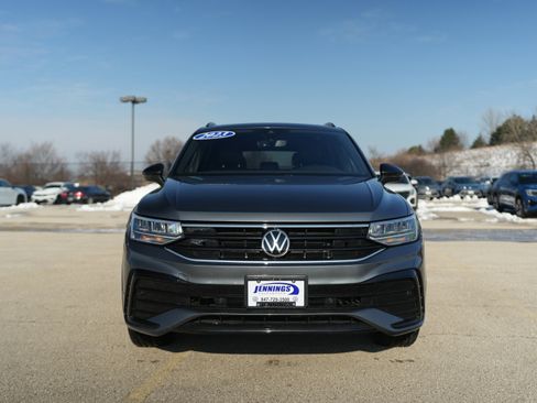 Used 2023 Volkswagen Tiguan SE R-Line image 3