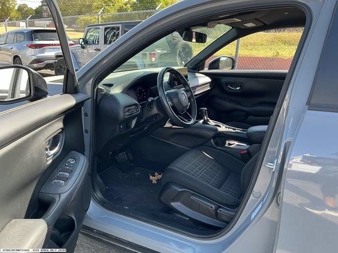 Used 2024 Honda HR-V Sport image 5
