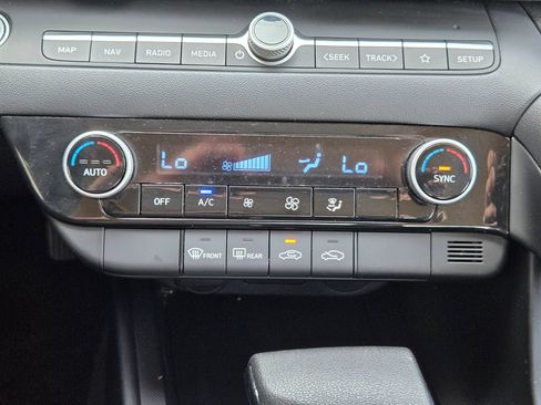 Used 2024 Hyundai Elantra SEL FWD image 13