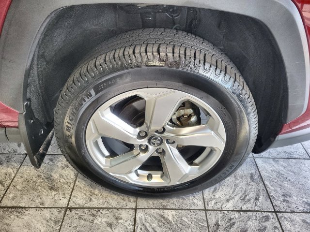 Used 2020 Toyota RAV4 Limited AWD/4WD image 10
