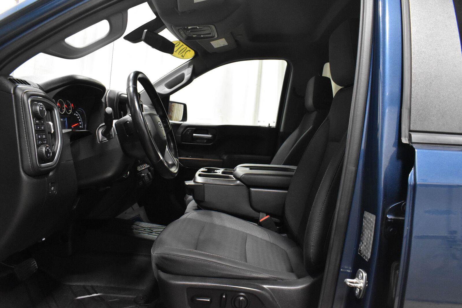 Used 2019 Chevrolet Silverado 1500 RST AWD/4WD image 3