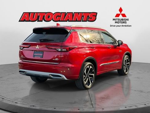 Used 2025 Mitsubishi Outlander SEL image 2