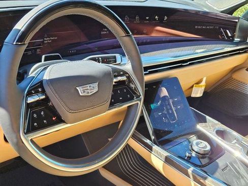 New 2026 Cadillac Escalade IQ Luxury 2 image 15