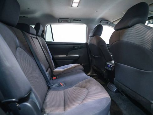 Used 2023 Toyota Highlander LE FWD image 27