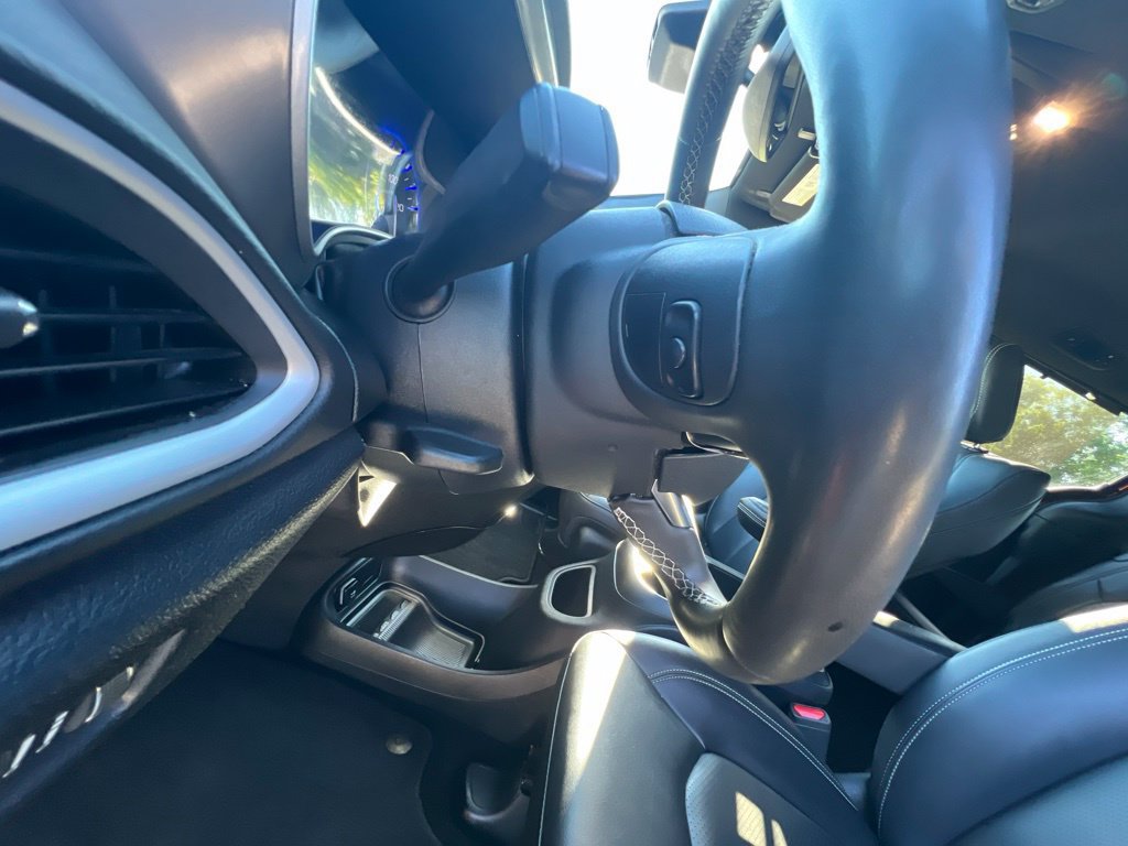 Used 2025 Chrysler Pacifica Select FWD image 33