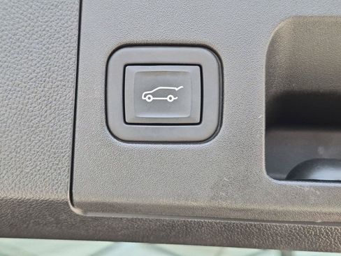 Used 2023 Cadillac XT4 Luxury w/ Cold Weather Package FWD image 28