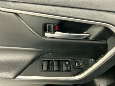 Used 2019 Toyota RAV4 XLE image 11