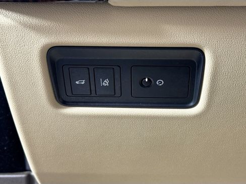Used 2017 Land Rover Range Rover Supercharged AWD/4WD image 10