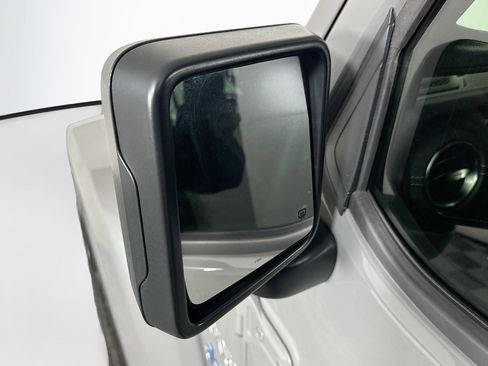 Used 2023 Jeep Wrangler Unlimited Sahara AWD/4WD image 16