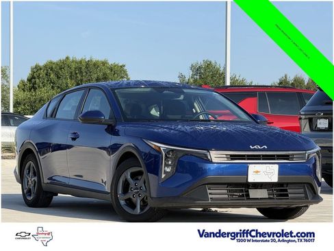 Used 2025 Kia K4 FWD image 2