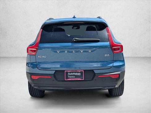 Used 2024 Volvo XC40 B5 Core w/ Climate Package AWD/4WD image 7