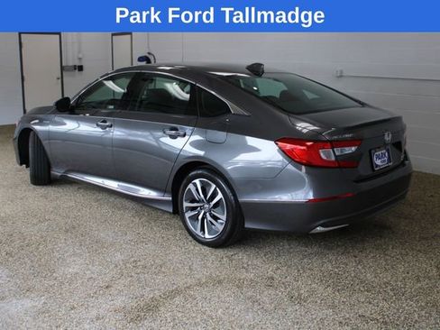 Used 2019 Honda Accord Touring image 2