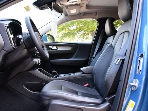 Certified 2024 Volvo XC40 B5 Core AWD/4WD image 12