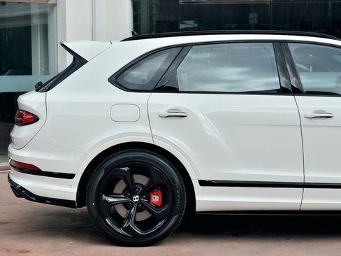 Used 2023 Bentley Bentayga image 8