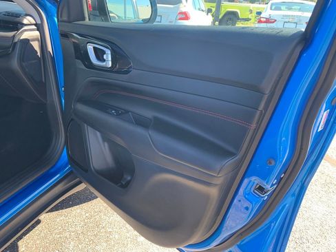 Used 2022 Jeep Compass Trailhawk w/ Trailhawk Convenience Group AWD/4WD image 11