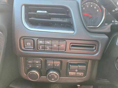 Used 2021 Chevrolet Tahoe Z71 w/ Z71 Signature Package image 9