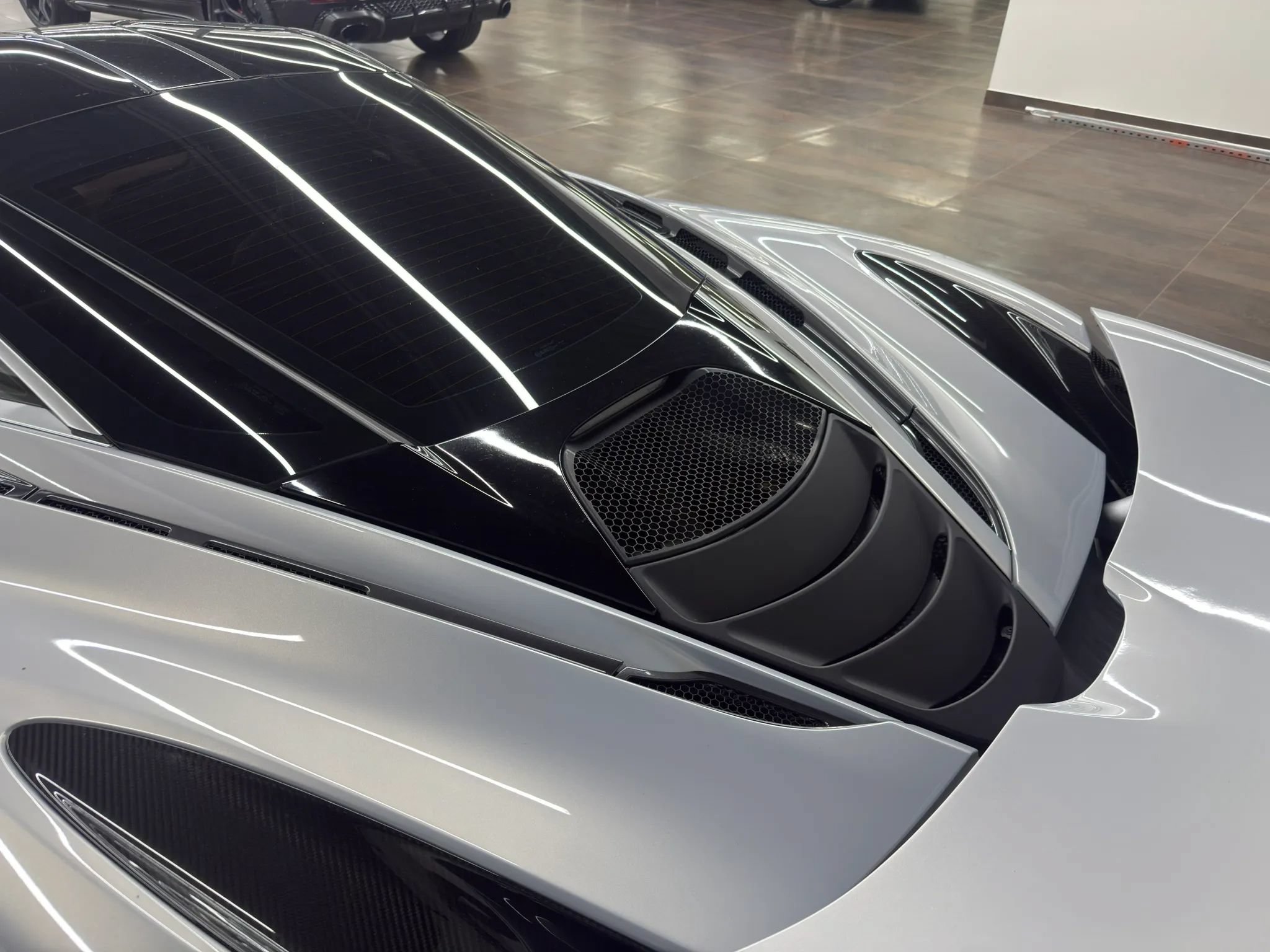 Used 2018 McLaren 720S RWD image 34