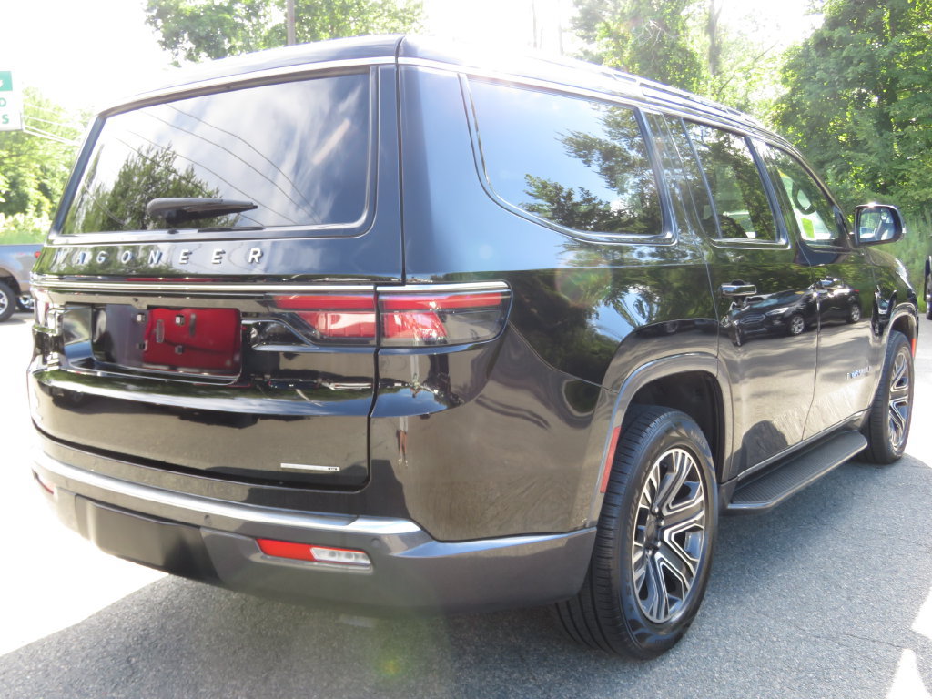 Used 2022 Jeep Wagoneer Series III w/ Rear Seat Video Group 1 AWD/4WD image 5