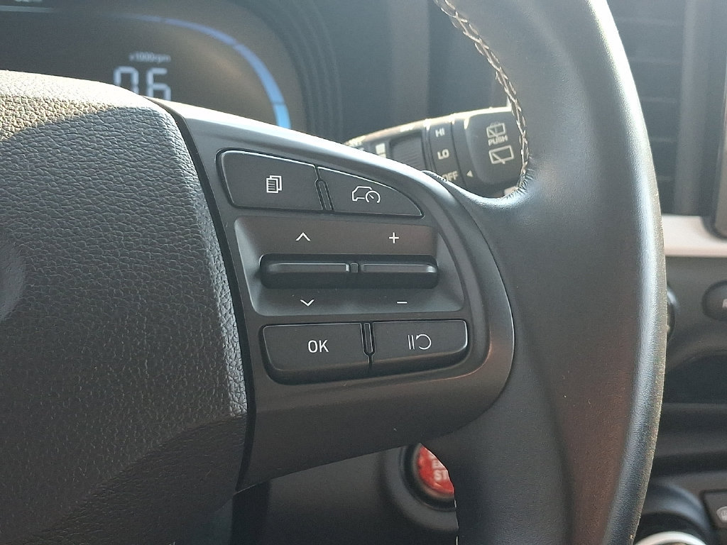 Used 2024 Hyundai Venue Limited FWD image 22