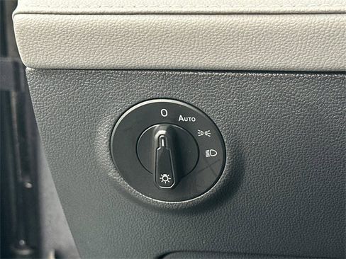 Certified 2024 Volkswagen Taos SE image 34