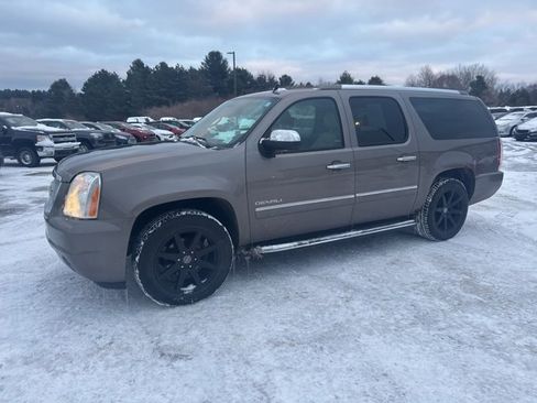 Used 2013 GMC Yukon XL Denali image 4