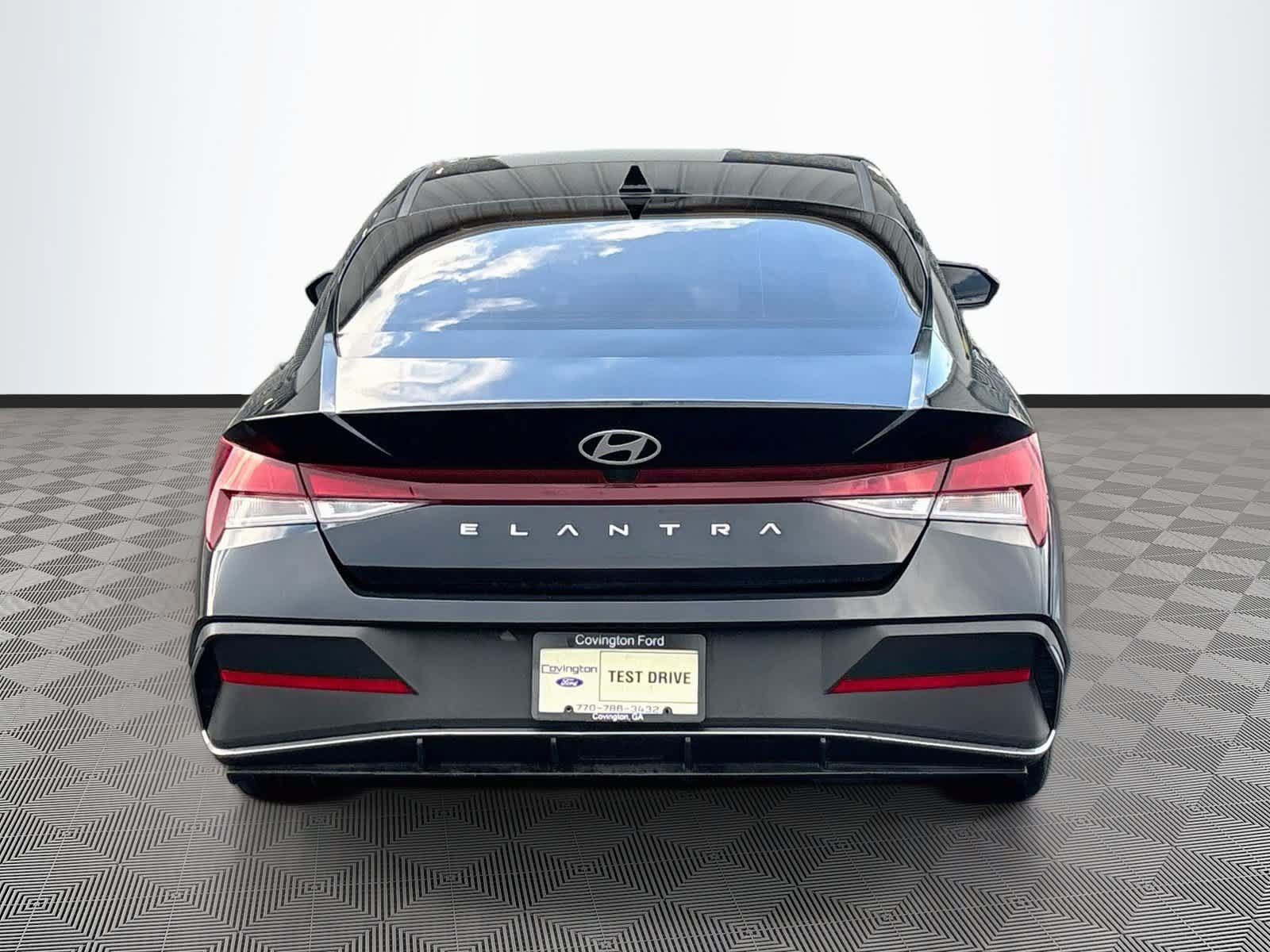 Used 2024 Hyundai Elantra SEL FWD image 6