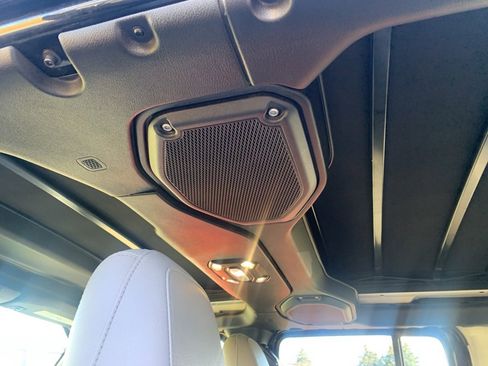 Used 2022 Jeep Wrangler Unlimited Sahara image 24