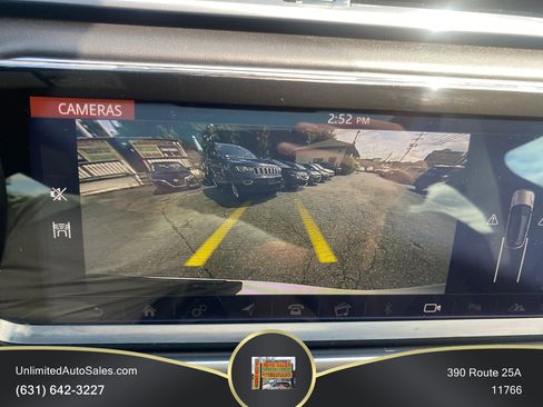 Used 2018 Land Rover Range Rover Velar R-Dynamic SE AWD/4WD image 9