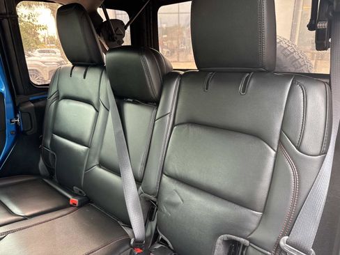 Used 2022 Jeep Wrangler Unlimited Rubicon w/ Xtreme Recon 35" Tire Package image 12