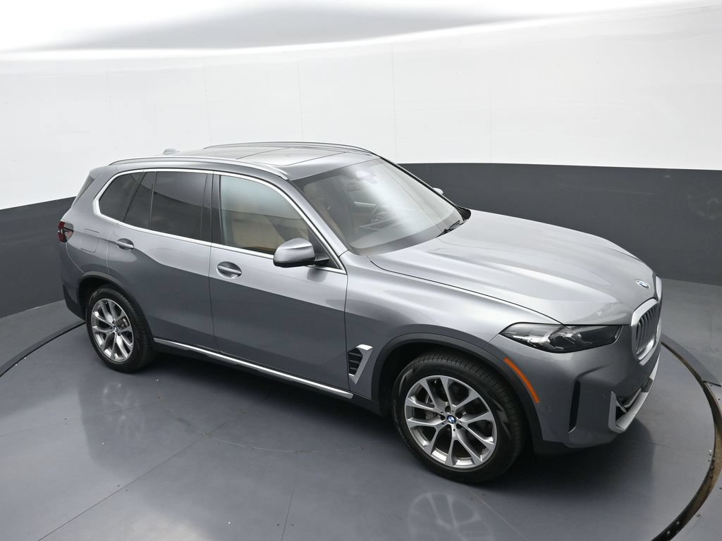 Used 2024 BMW X5 xDrive40i w/ Parking Assistance Package AWD/4WD image 28