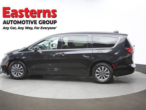 Used 2023 Chrysler Pacifica Touring-L image 58