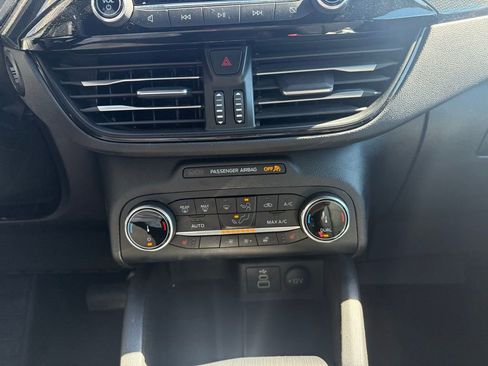 Used 2025 Ford Escape ST-Line Select AWD/4WD image 21