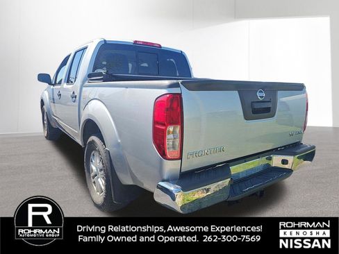 Used 2018 Nissan Frontier SV AWD/4WD image 2