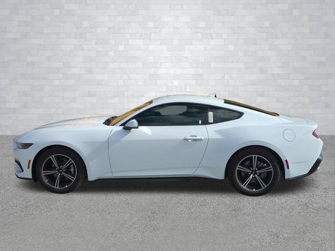 Used 2025 Ford Mustang Coupe RWD image 9