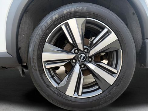 Certified 2025 Nissan Rogue SL AWD/4WD image 29