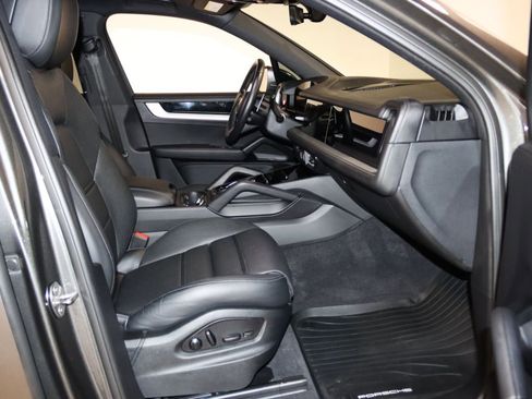 Used 2024 Porsche Cayenne image 68