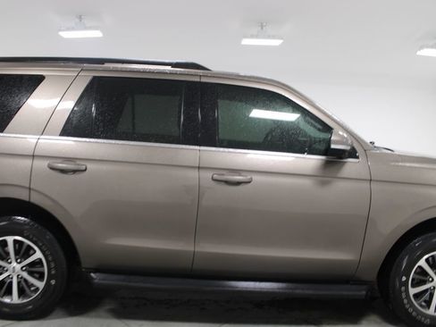 Used 2019 Ford Expedition XLT w/ Equipment Group 201A AWD/4WD image 11