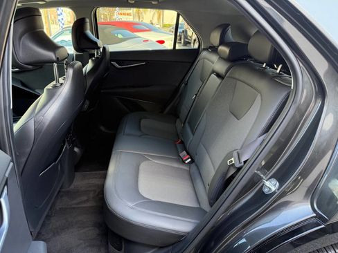 Used 2024 Kia Niro EX Touring image 32