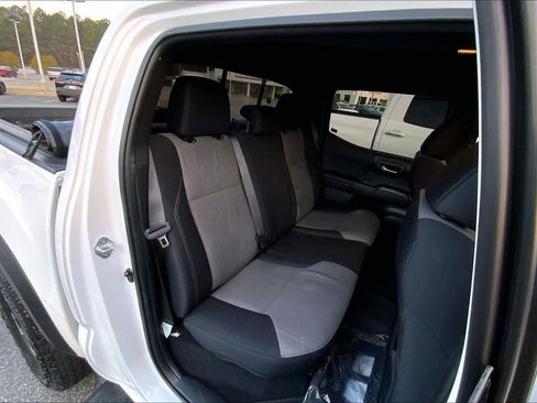 Used 2022 Toyota Tacoma TRD Off-Road image 19