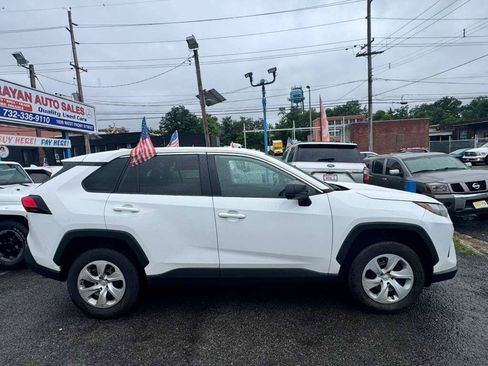 Used 2024 Toyota RAV4 LE AWD/4WD image 3