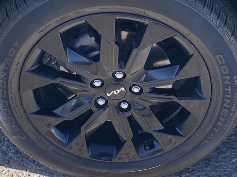 Certified 2024 Kia Carnival SX FWD image 8