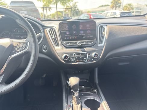 Used 2022 Chevrolet Malibu LT FWD image 28