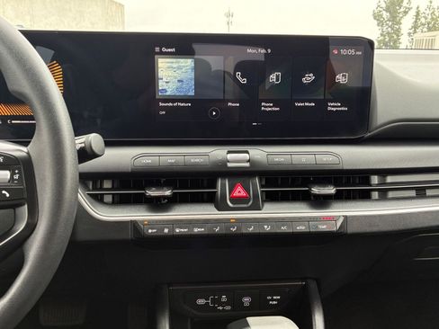 Used 2025 Kia K4 LXS image 17