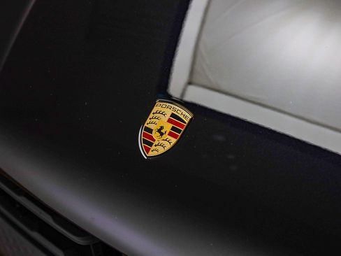 Used 2025 Porsche Macan image 12