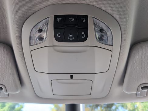 Used 2024 Chrysler Pacifica Touring-L FWD image 40