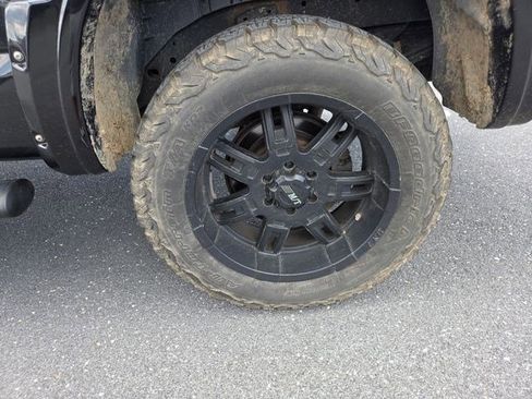 Used 2019 Nissan Titan SL w/ Midnight Edition AWD/4WD image 28