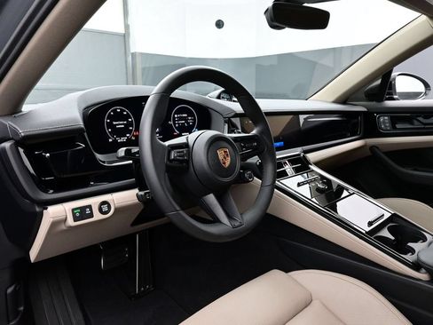 Certified 2025 Porsche Panamera 4 AWD/4WD image 4