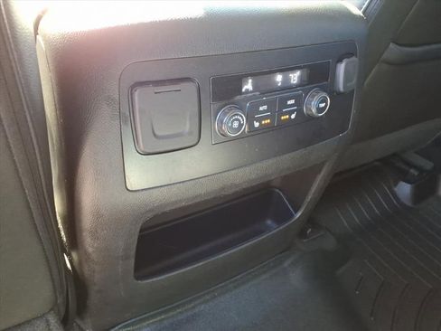 Used 2018 Chevrolet Suburban Premier image 15