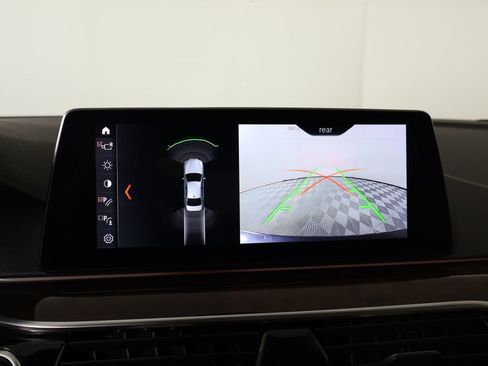 Used 2019 BMW 530e xDrive w/ Convenience Package image 6