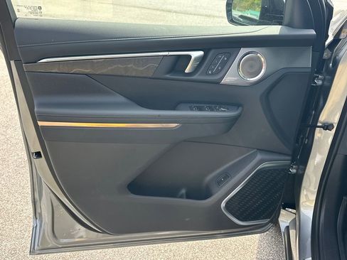 New 2026 Buick Enclave Avenir FWD image 11